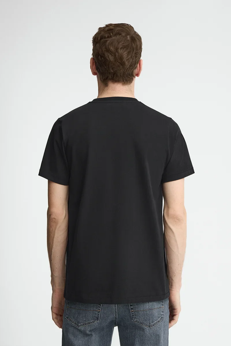 Camiseta negra de manga corta con logo engomado Rigby Go - Image 4
