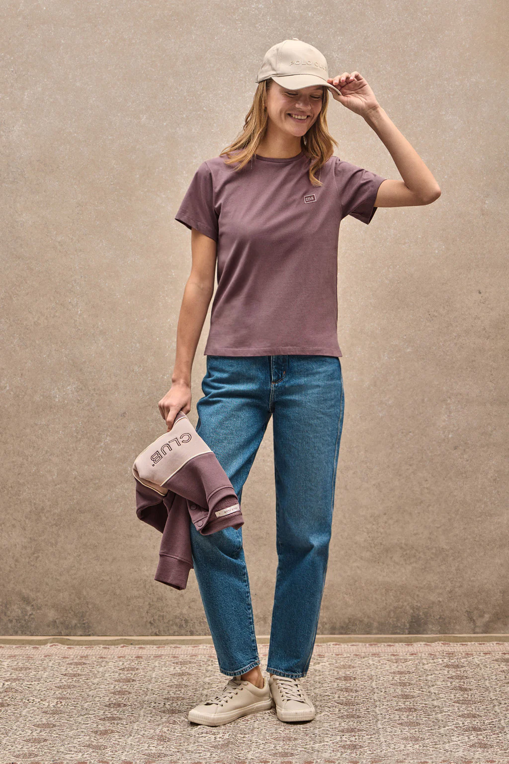 Camiseta rosa taupe de corte recto con parche personalizado Polo Club - Image 2