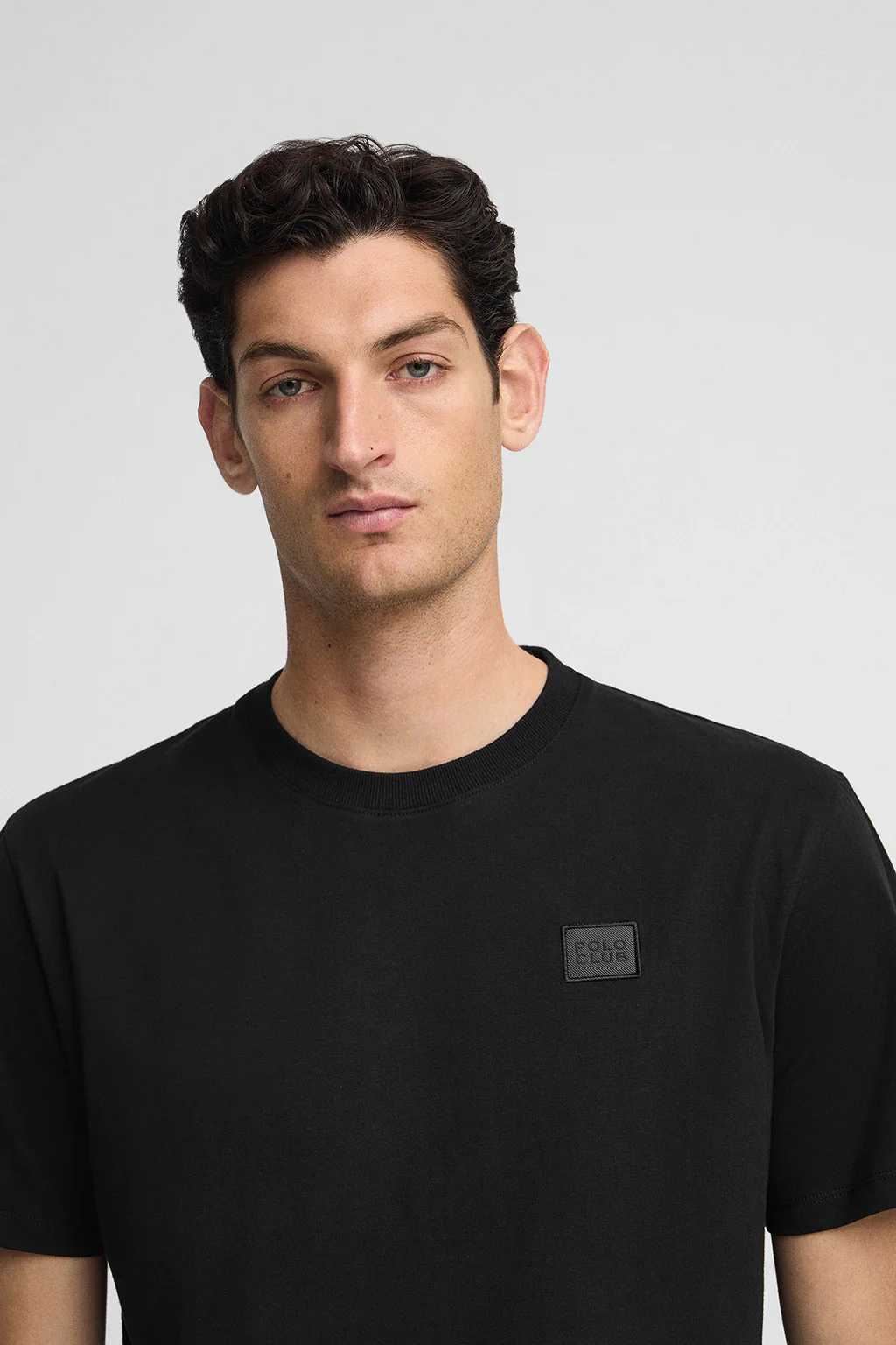 Camiseta negra con parche personalizado Polo Club - Image 3