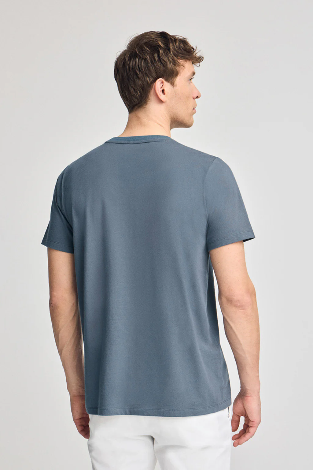 Camiseta azul denim básica de cuello redondo con detalle bordado - Image 5