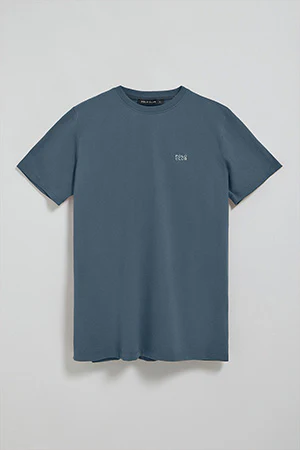 Camiseta azul denim básica de cuello redondo con detalle bordado - Image 9