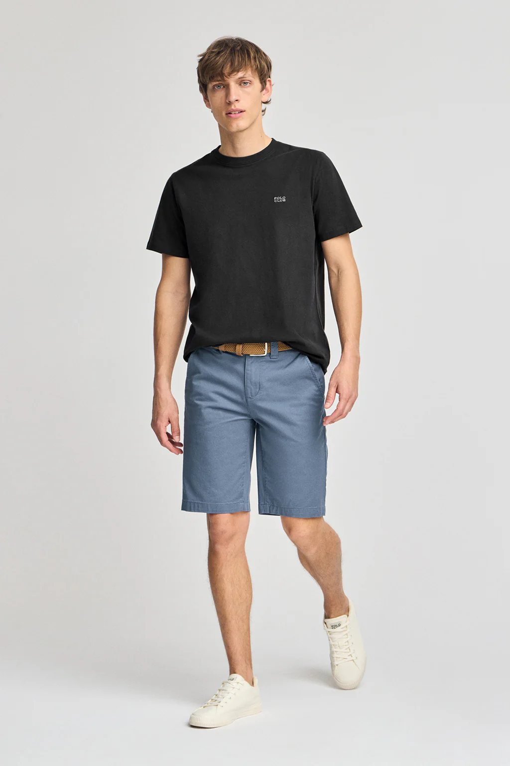 Camiseta negra básica de cuello redondo con detalle bordado - Image 4