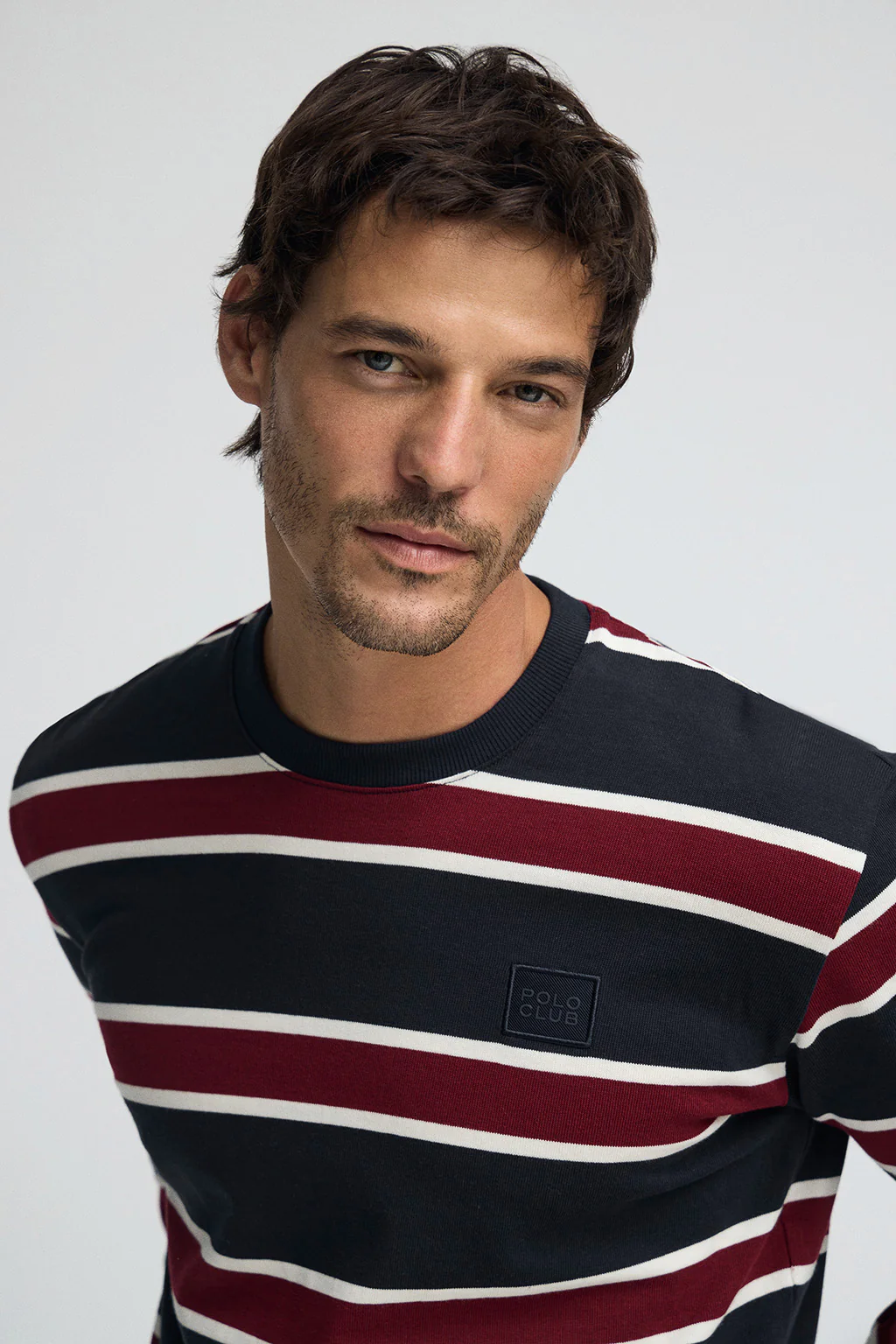 Camiseta Carter con rayas azul marino y granate con parche personalizado Polo Club - Image 2