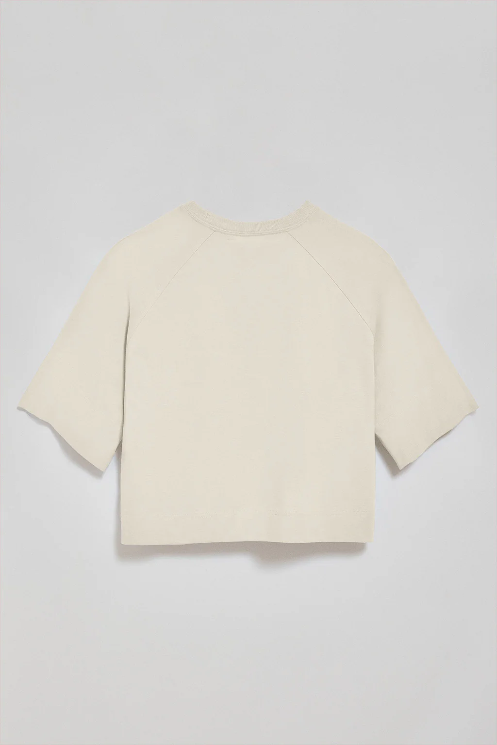 Camiseta color crudo Danae con logo bordado - Image 11
