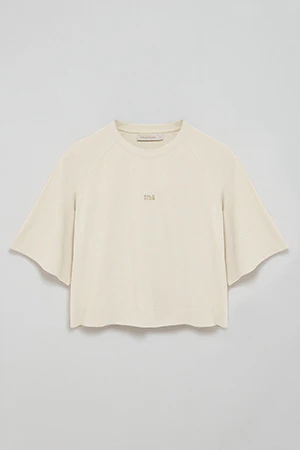 Camiseta color crudo Danae con logo bordado - Image 9