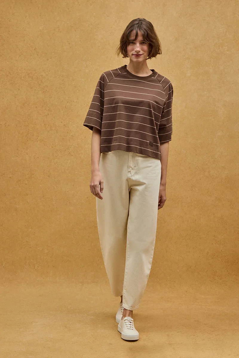 Camiseta de rayas color chocolate y marrón claro de corte boxy con parche Polo Club - Image 4