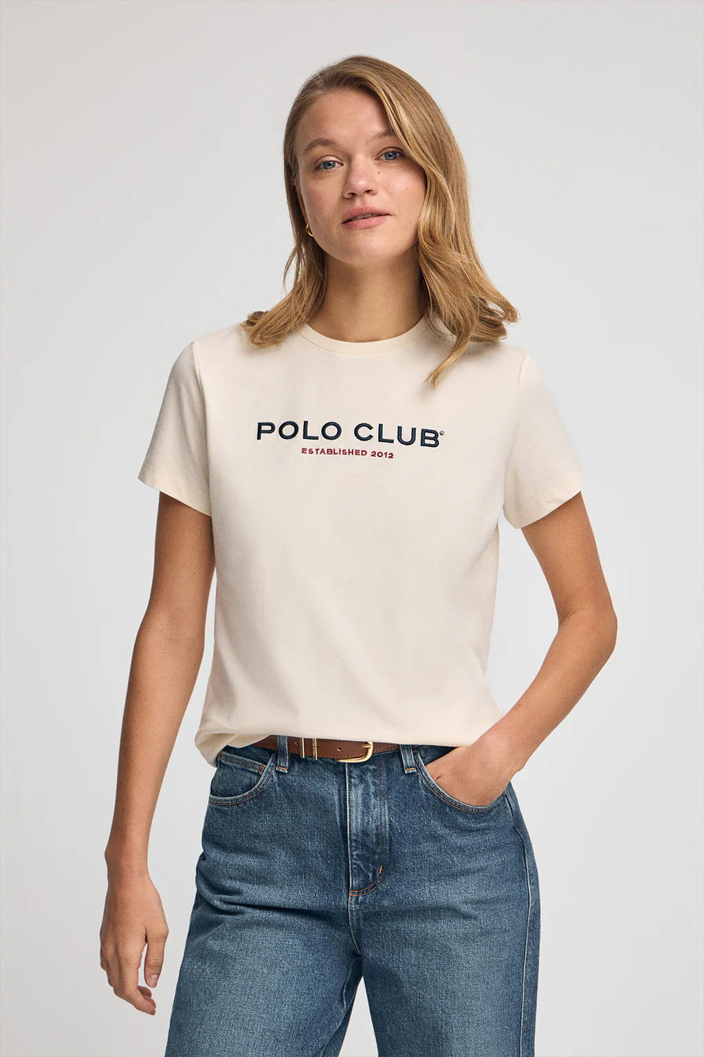 Camiseta color crudo de manga corta con logo Established 2012 Polo Club