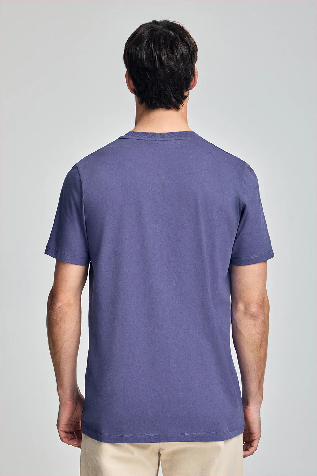 Camiseta violeta azulado de cuello redondo y logo engomado - Image 2