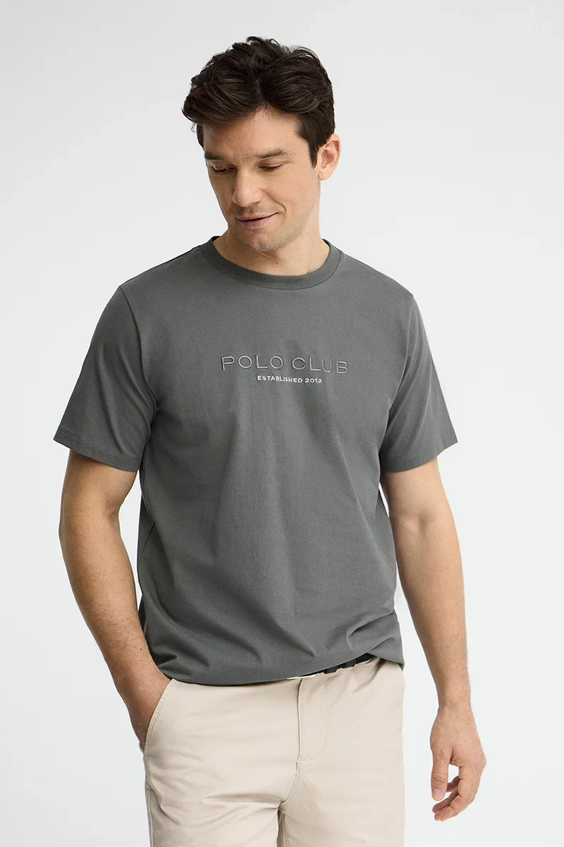 Camiseta color asfalto de manga corta con bordado Established 2012 Polo Club - Image 3