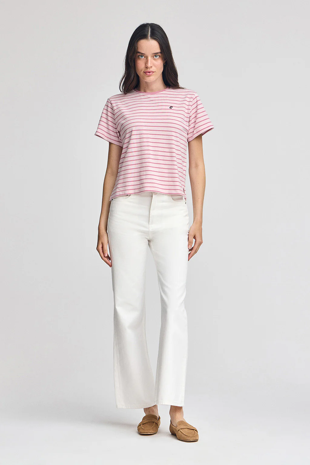 Camiseta de rayas rosa empolvado y beige con monograma bordado - Image 4