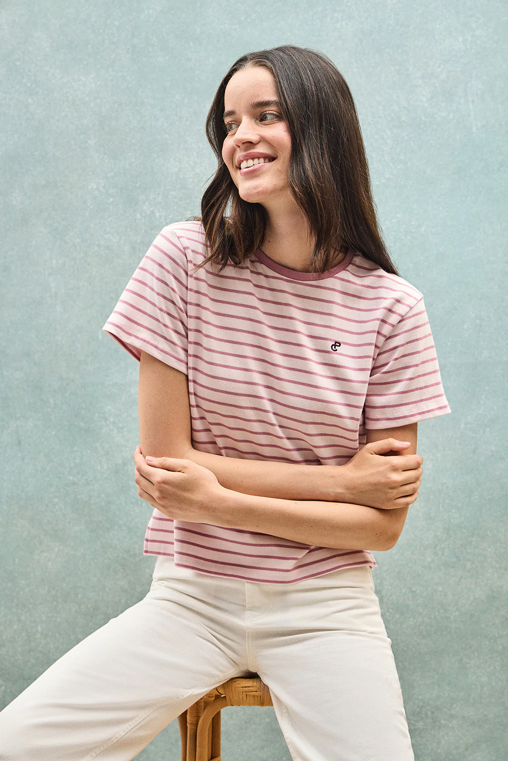 Camiseta de rayas rosa empolvado y beige con monograma bordado - Image 5