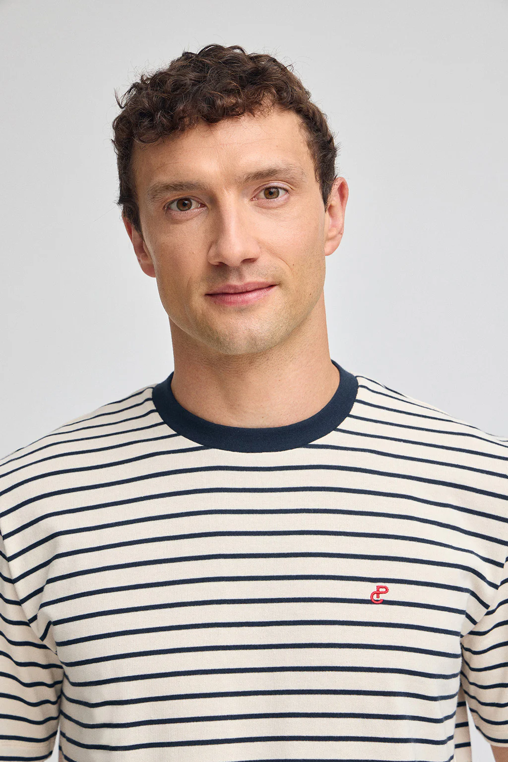 Camiseta de rayas azul marino y beige con monograma bordado - Image 2