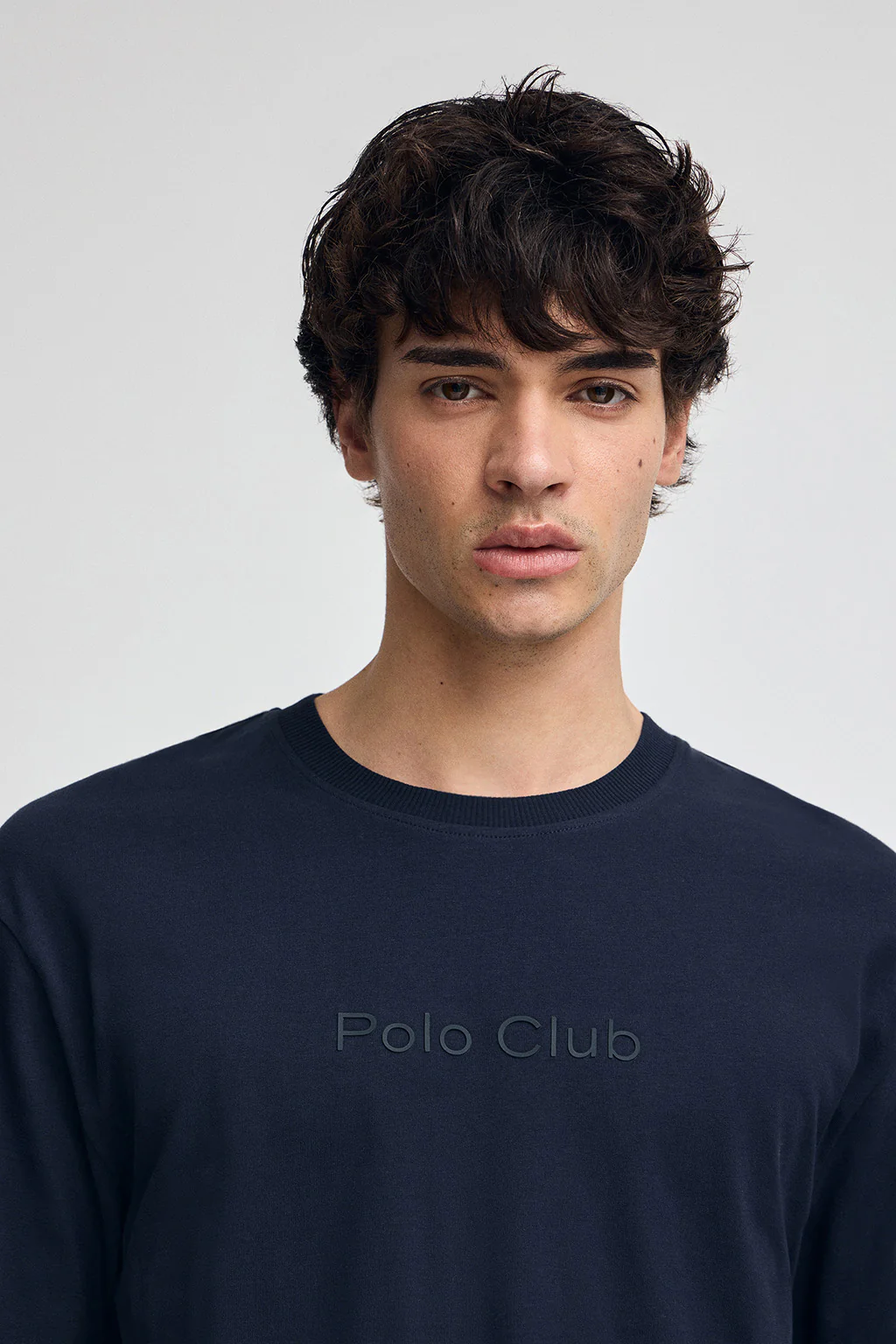 Camiseta azul marino de manga corta y logo engomado Polo Club
