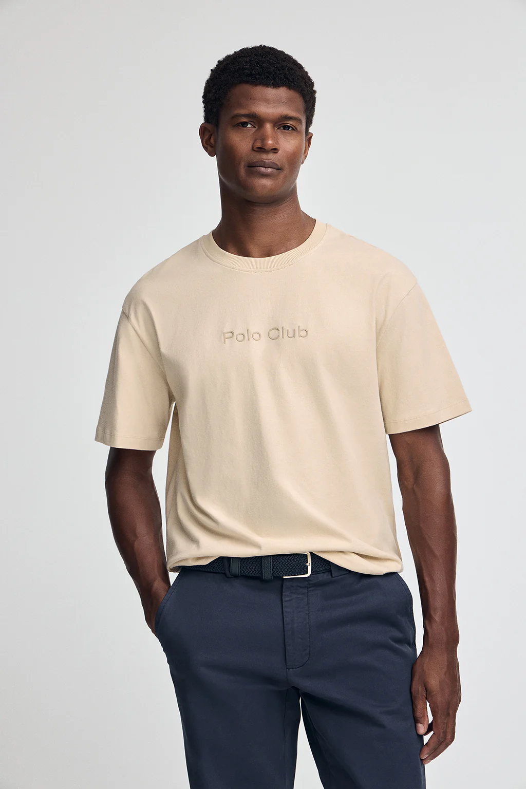 Camiseta beige de manga corta y logo engomado Polo Club