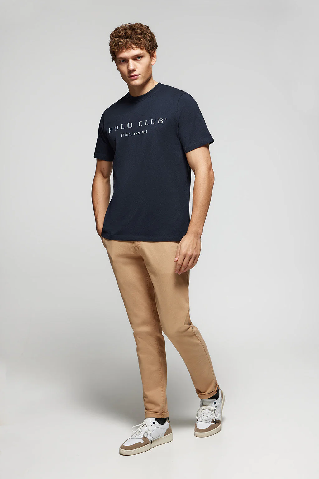 Camiseta básica azul marino con print icónico Polo Club - Image 2
