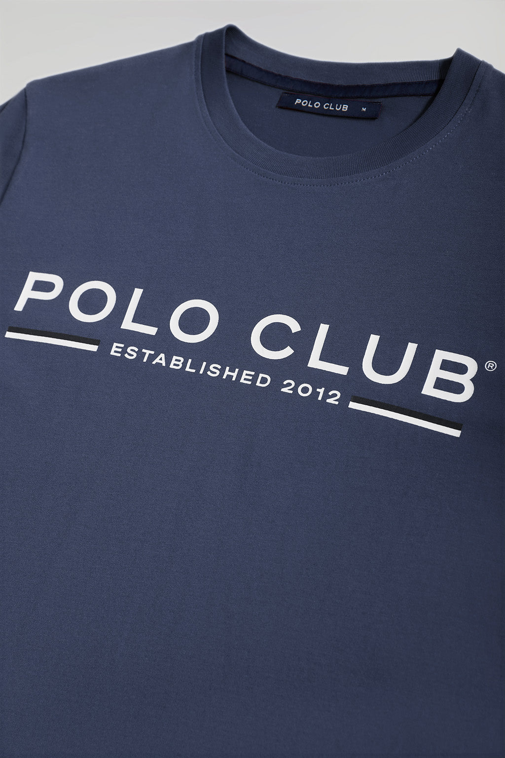 Camiseta básica azul denim con print icónico en el pecho - Image 7