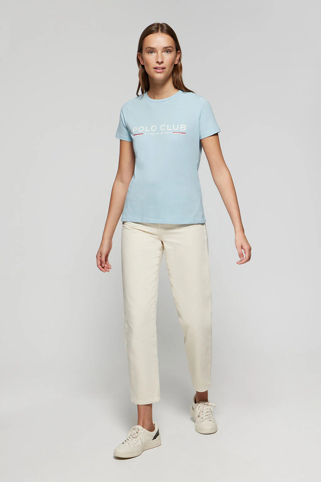 Camiseta básica azul celeste con print icónico en el pecho - Image 3