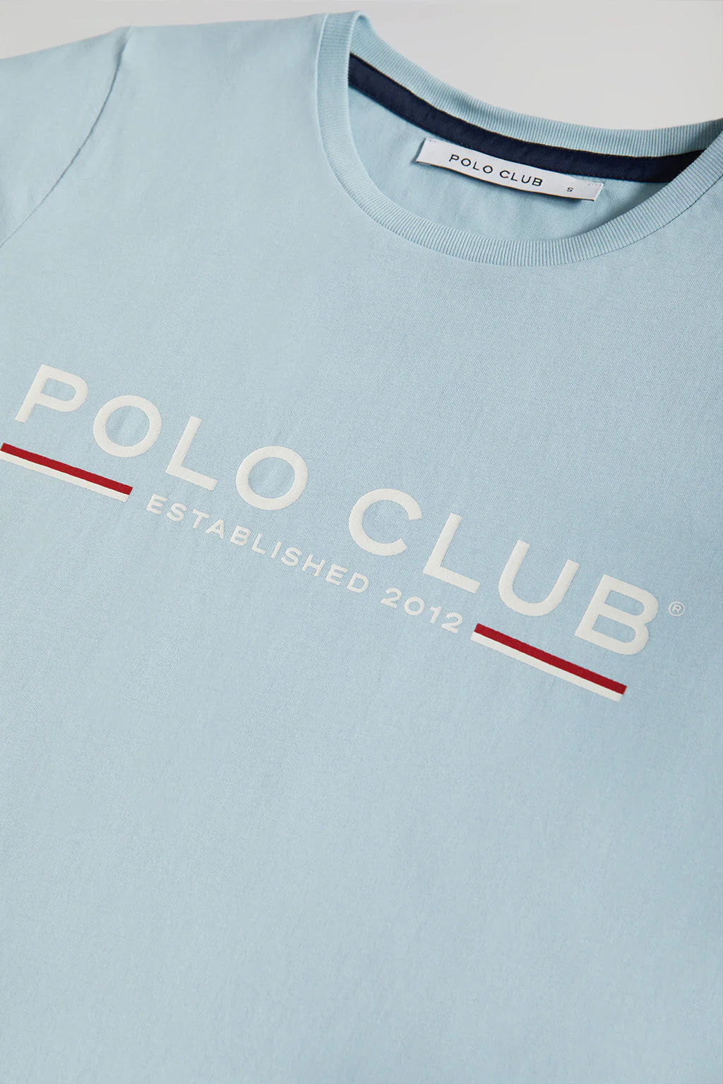Camiseta básica azul celeste con print icónico en el pecho - Image 7