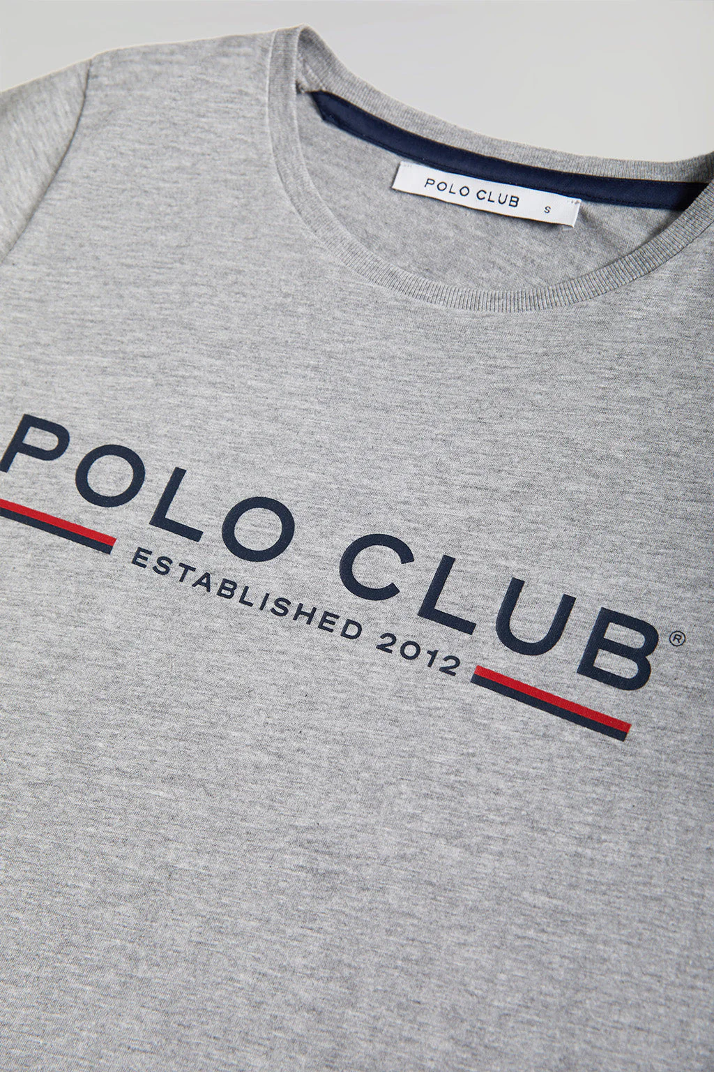 Camiseta básica gris vigoré con print icónico en el pecho - Image 7