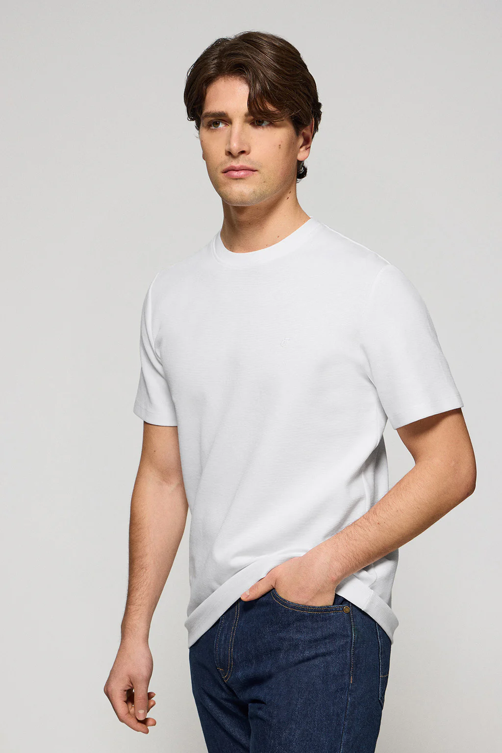 Camiseta blanca microestructura con monograma bordado PC