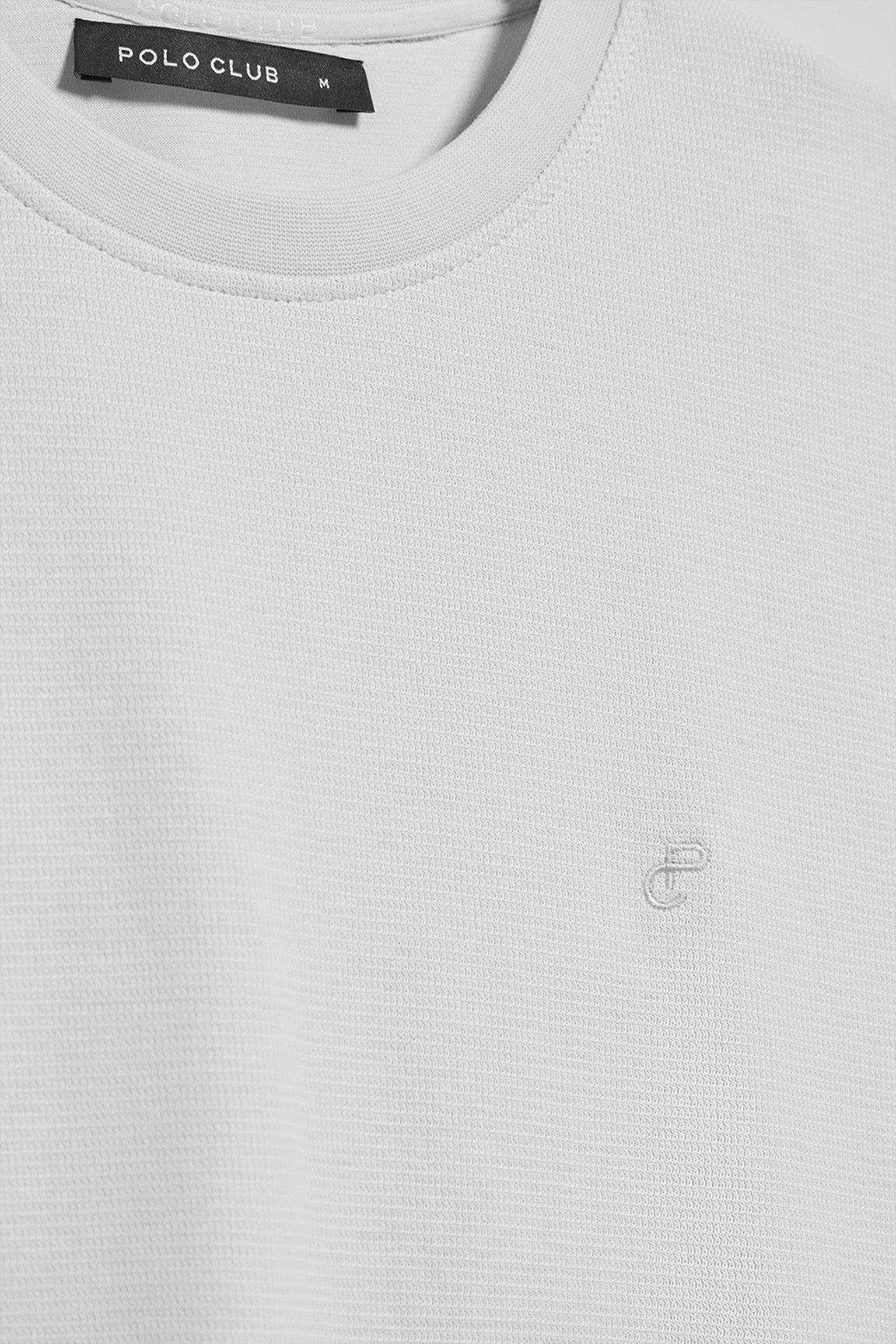 Camiseta blanca microestructura con monograma bordado PC - Image 10