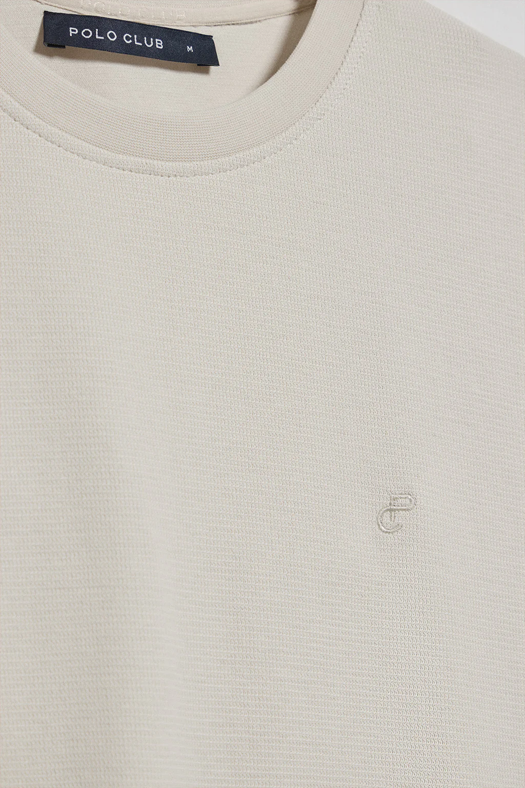 Camiseta gris claro microestructura con monograma bordado PC - Image 7