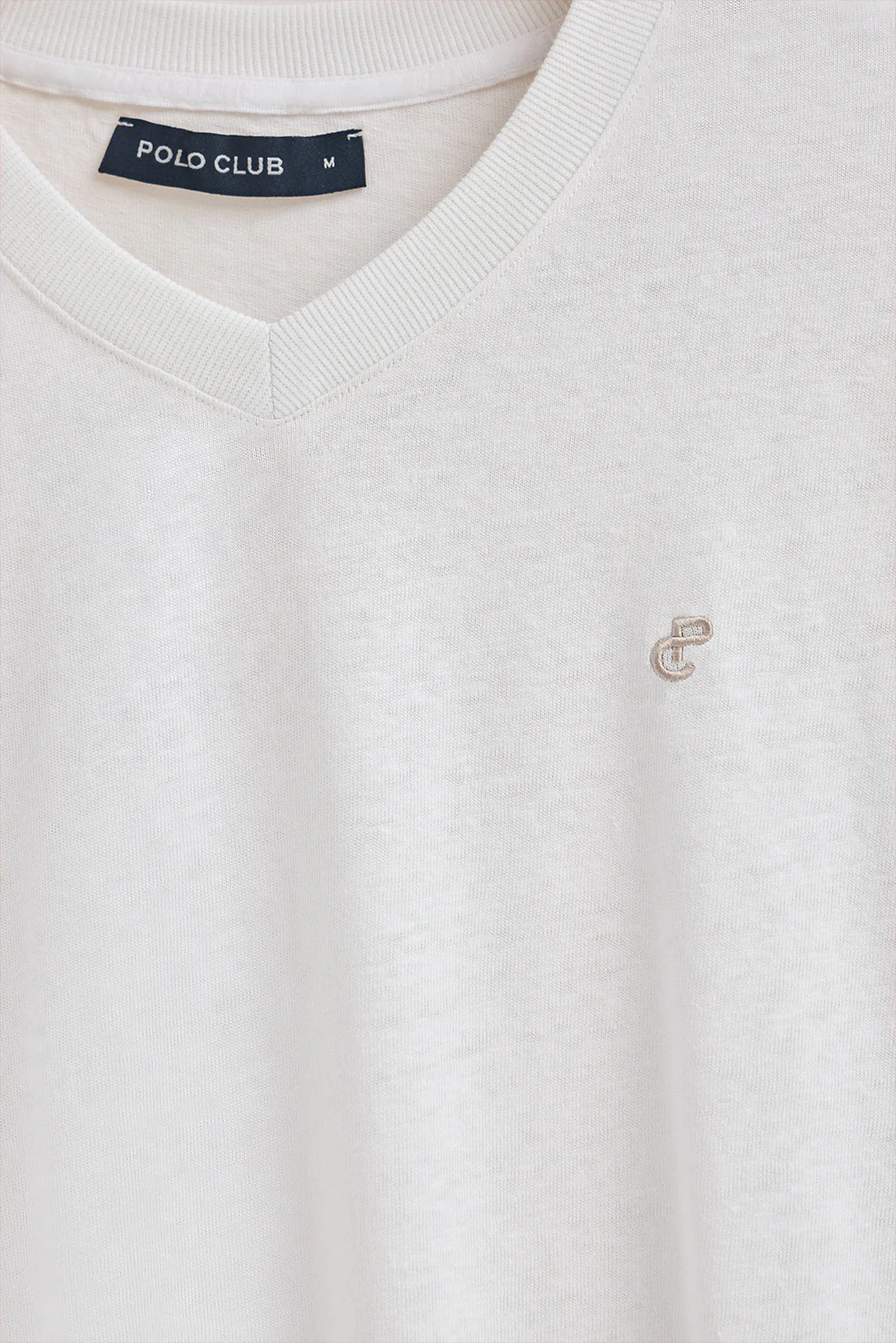 Camiseta blanca en lino y algodón de cuello en pico y monograma bordado - Image 10