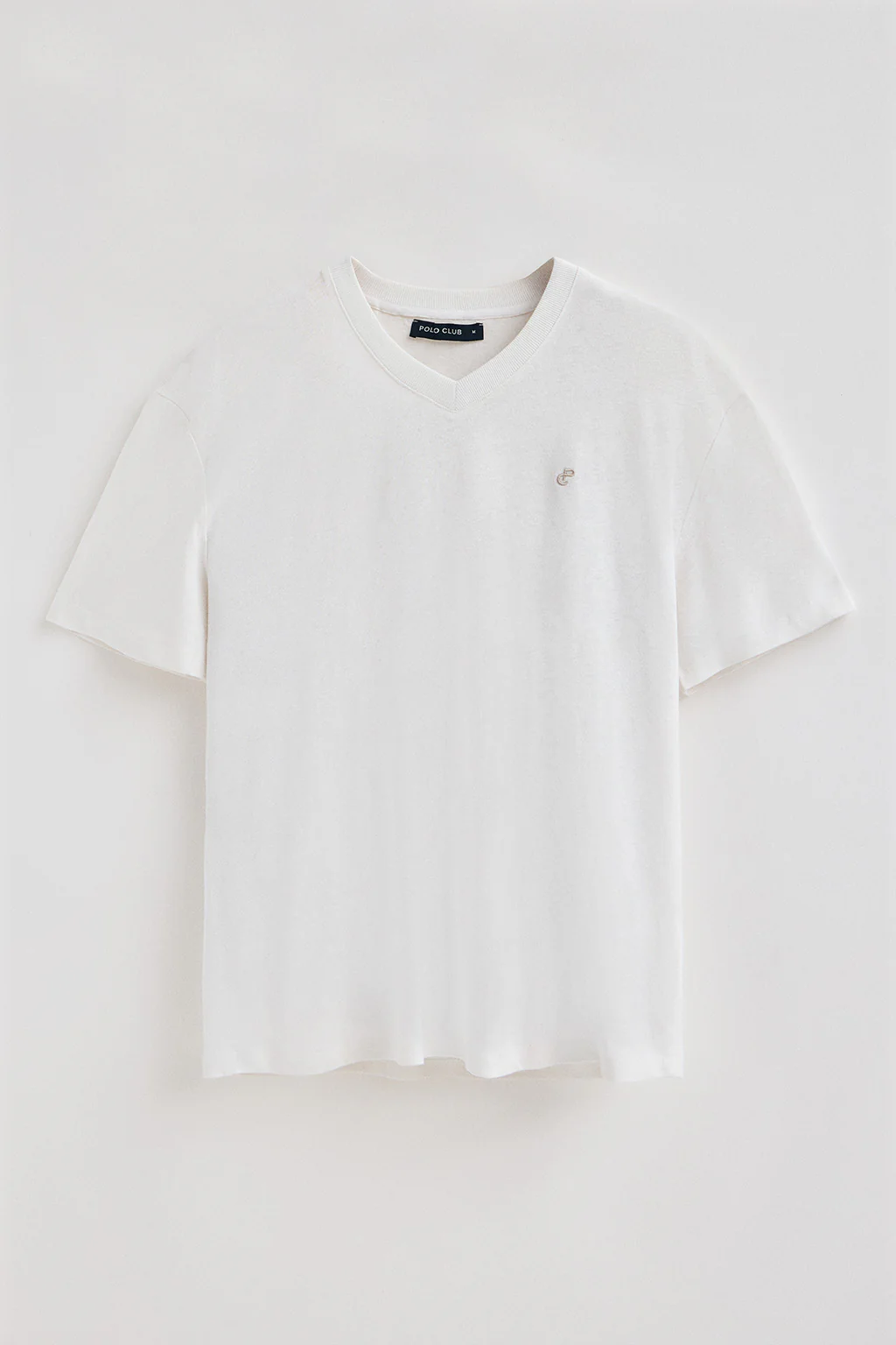 Camiseta blanca en lino y algodón de cuello en pico y monograma bordado - Image 9
