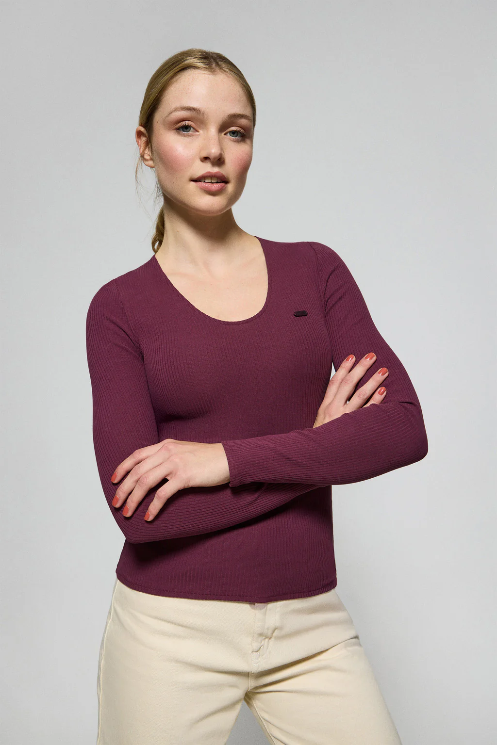 Camiseta color ciruela Penelope con detalle de botón nacarado Polo Club