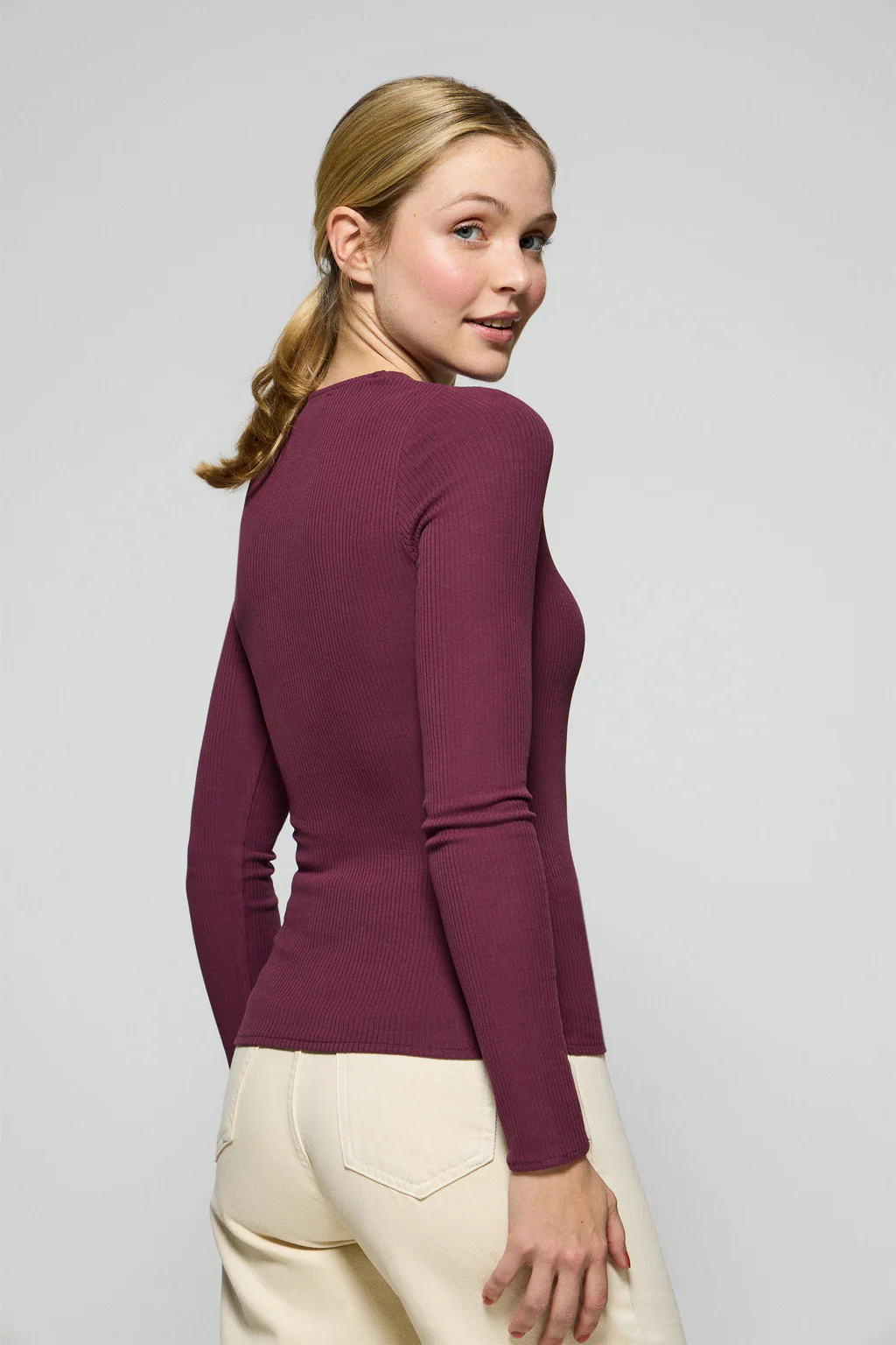 Camiseta color ciruela Penelope con detalle de botón nacarado Polo Club - Image 5