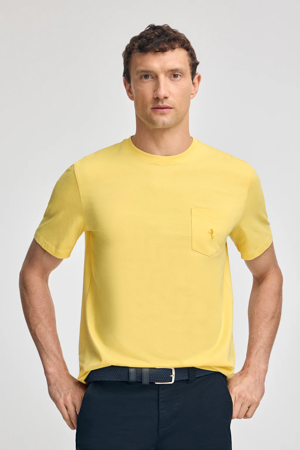 Camiseta amarilla de manga corta con bolsillo y bordado Rigby Best