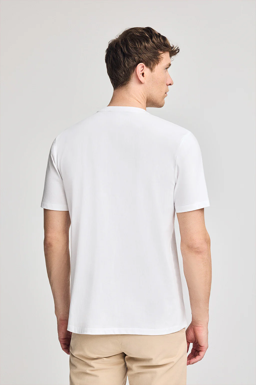 Camiseta blanca de manga corta con bolsillo y bordado Rigby Best - Image 4