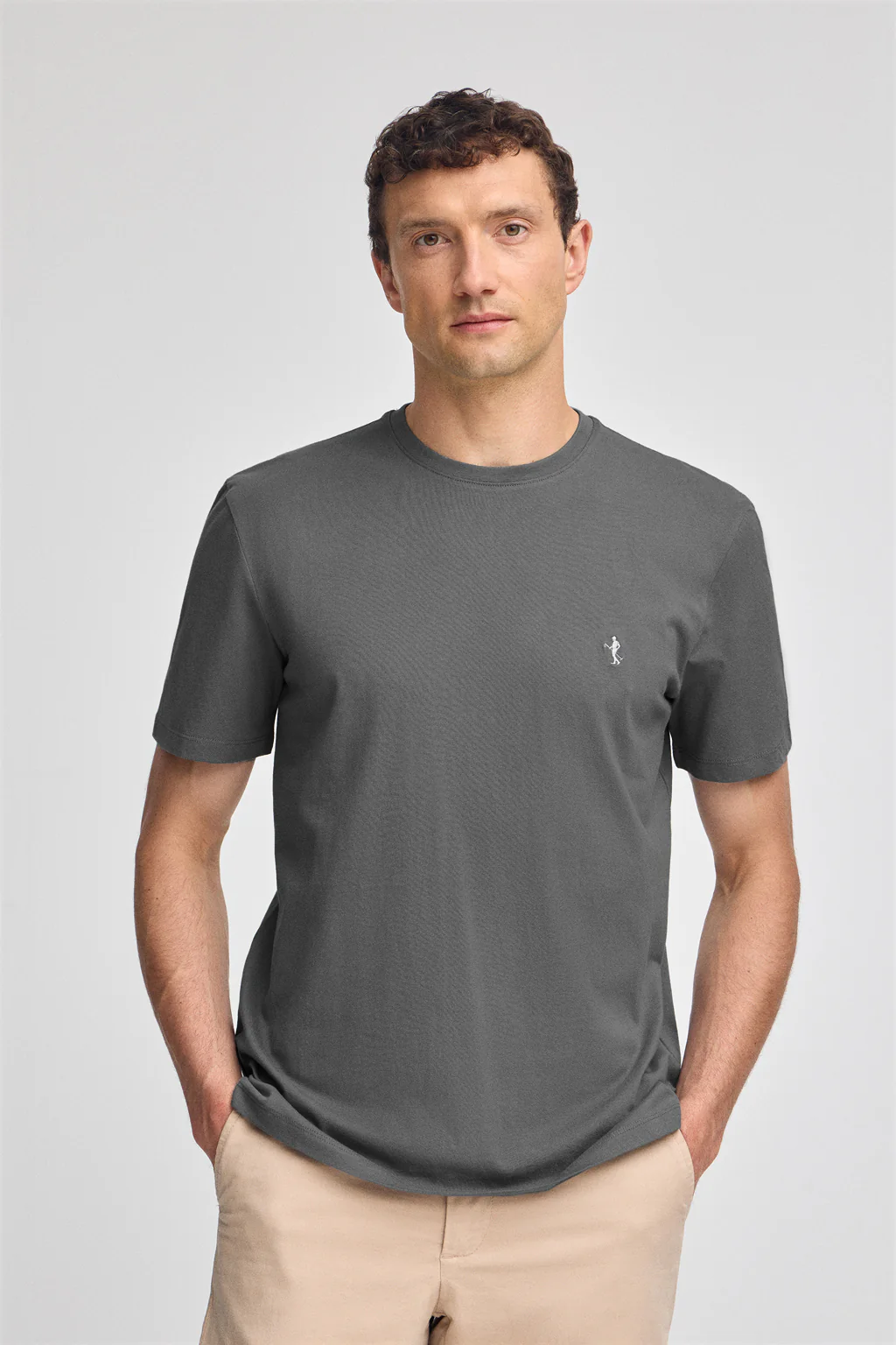 Camiseta gris asfalto básica de cuello redondo y bordado Rigby Best