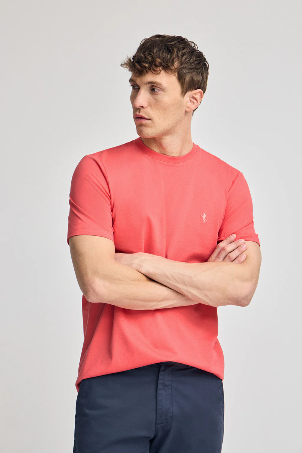 Camiseta coral básica de cuello redondo y bordado Rigby Best