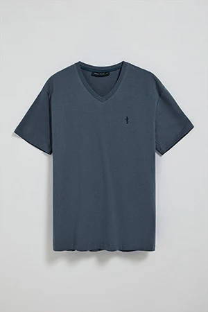 Camiseta azul denim de manga corta y cuello de pico con bordado Rigby Best - Image 8