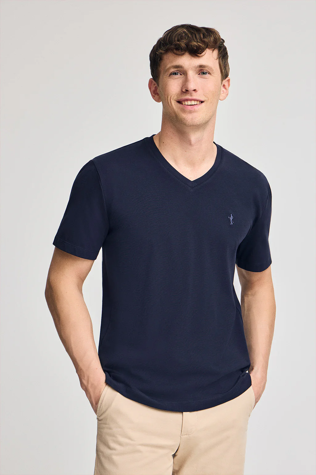 Camiseta azul marino de manga corta y cuello de pico con bordado Rigby Best