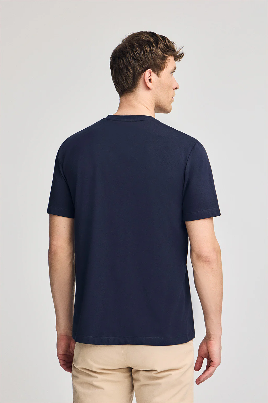 Camiseta azul marino de manga corta y cuello de pico con bordado Rigby Best - Image 4