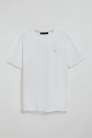 Camiseta blanca de manga corta y cuello de pico con bordado Rigby Best - Image 6