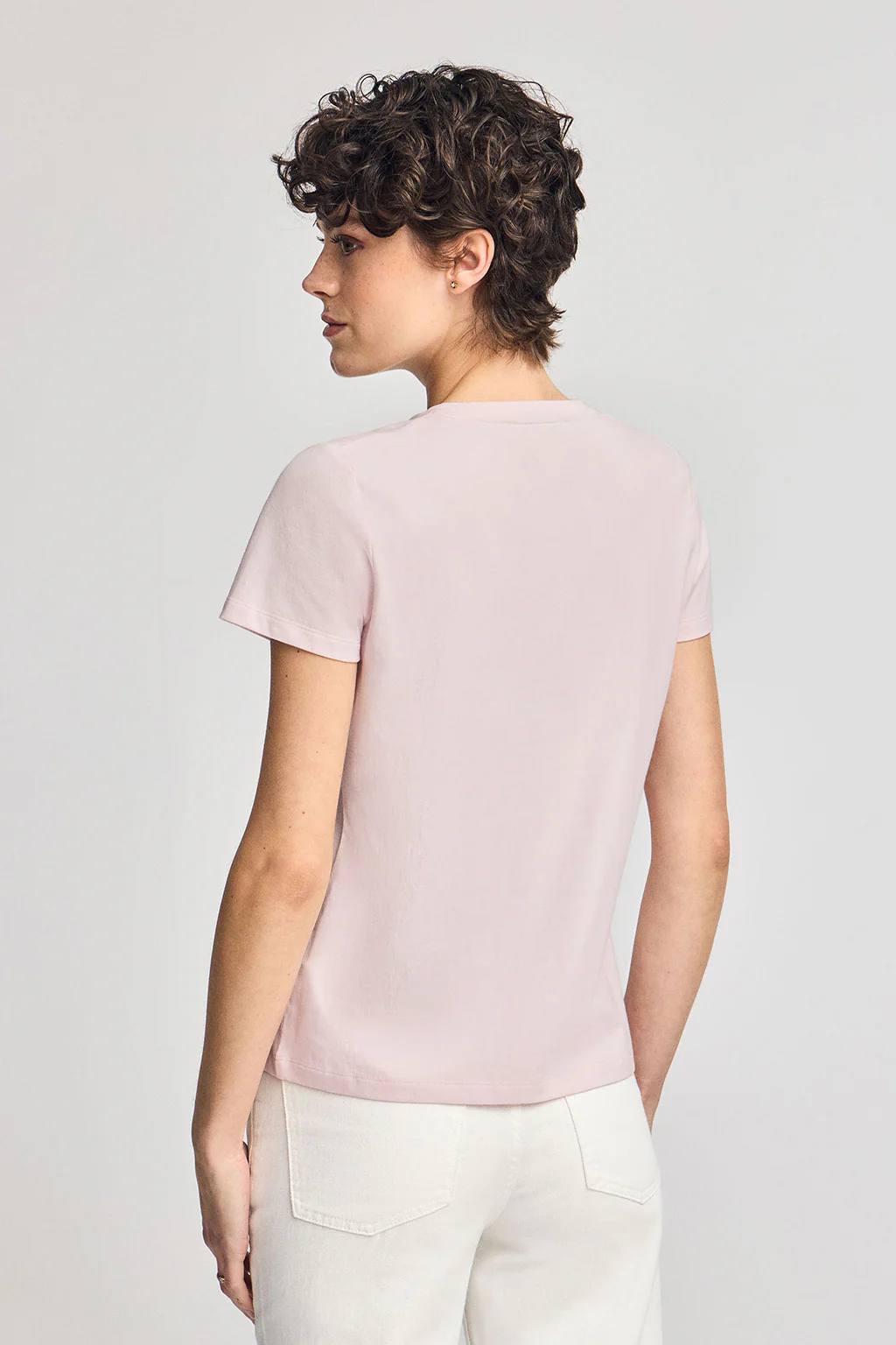 Camiseta rosa de escote en pico y bordado Rigby Best - Image 4
