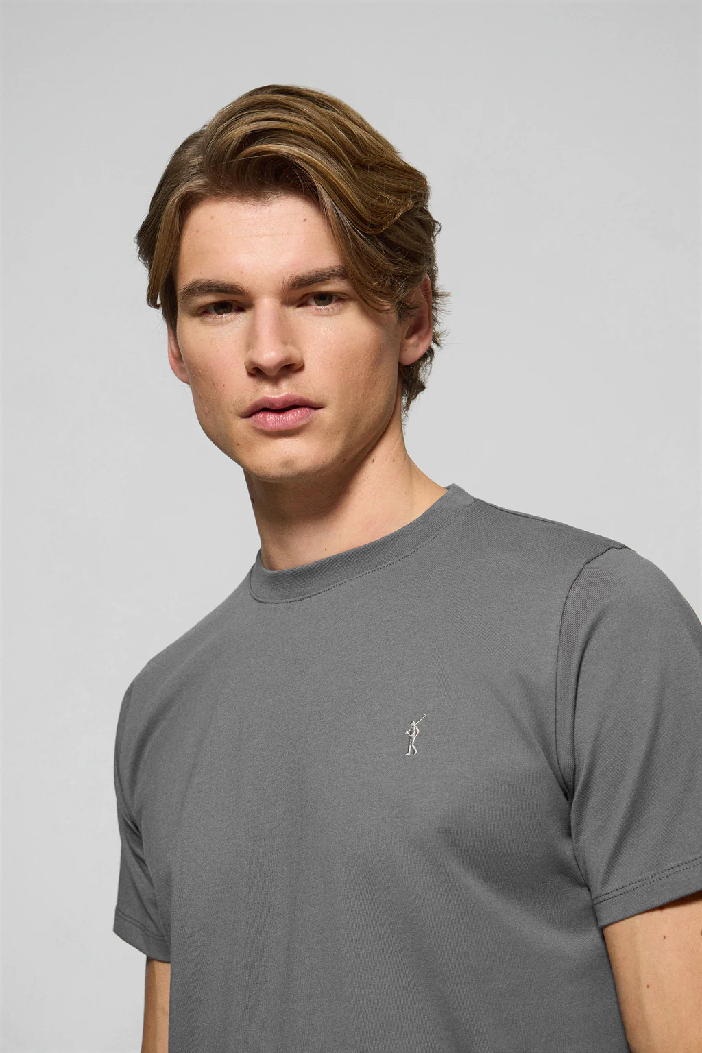 Camiseta gris asfalto con cuello redondo y logo bordado Rigby Go