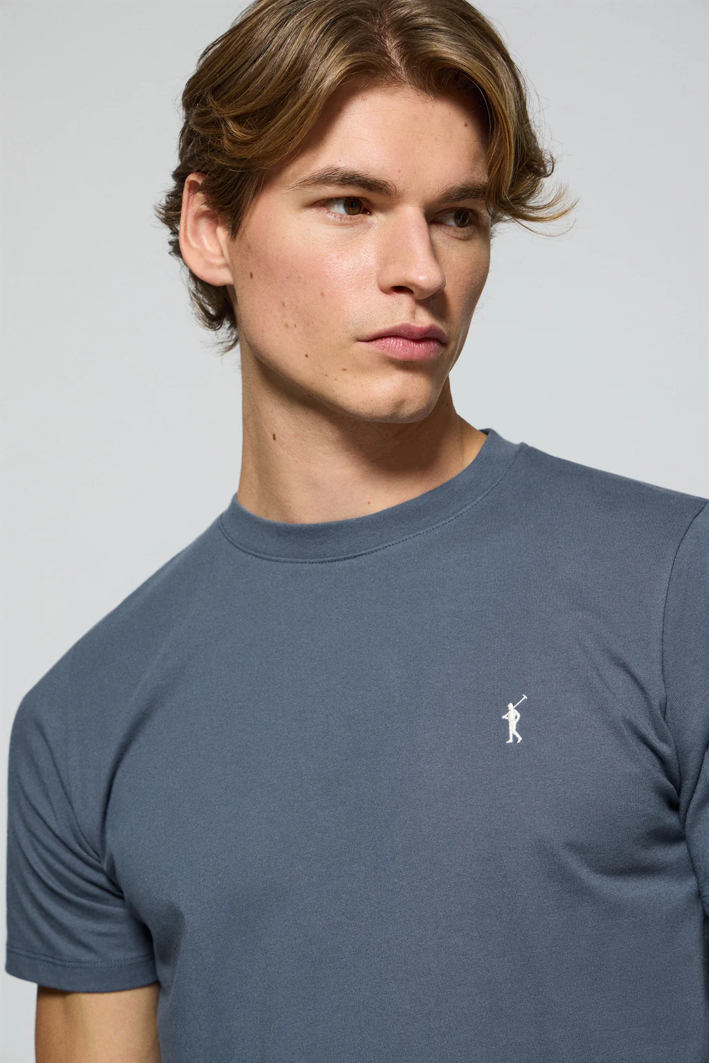 Camiseta azul denim con cuello redondo y logo bordado Rigby Go