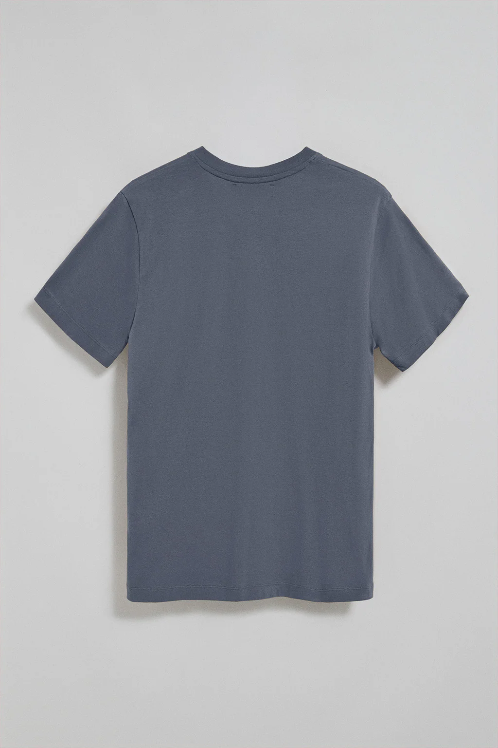 Camiseta azul denim con cuello de pico y logo bordado Rigby Go - Image 3