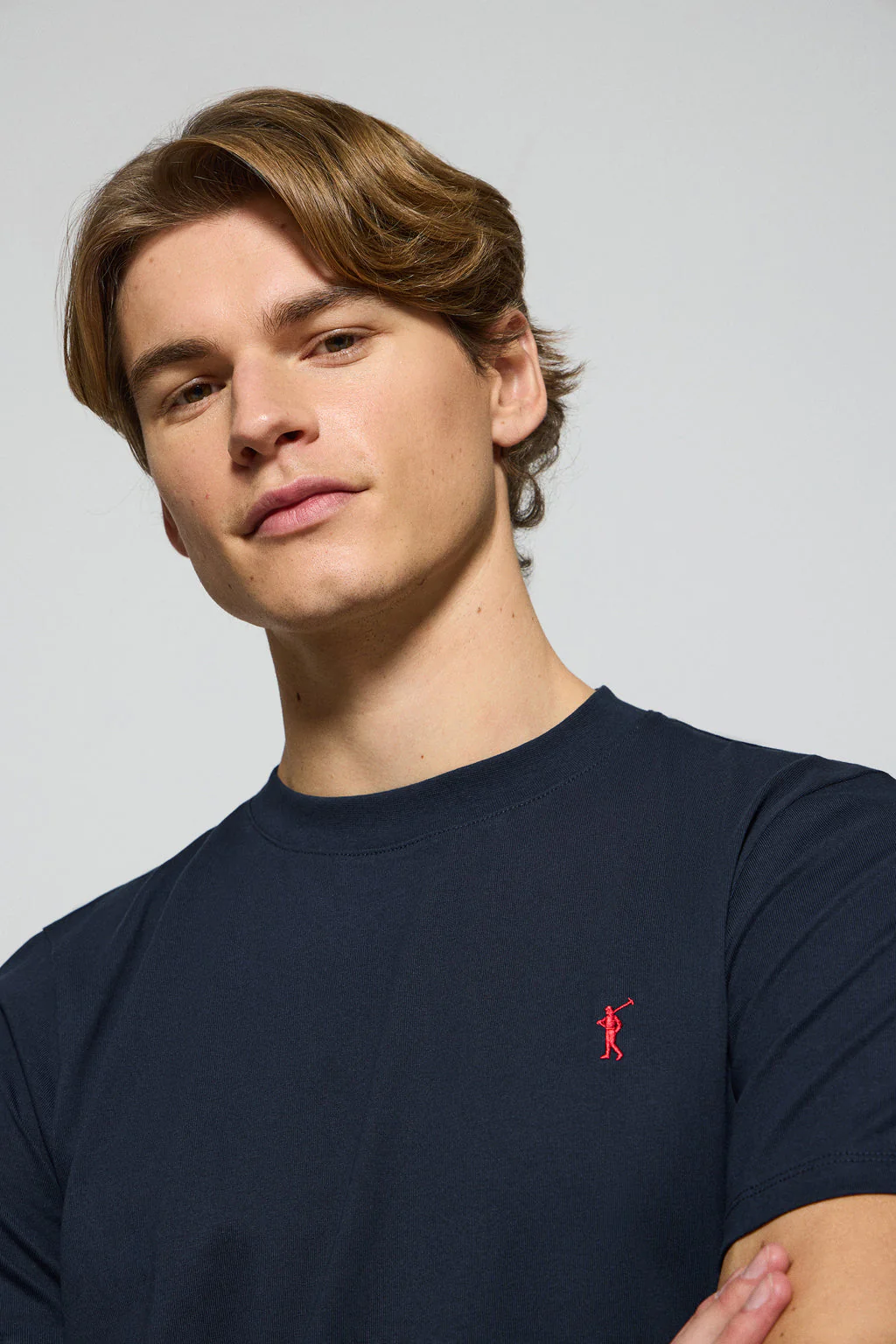 Camiseta azul marino con cuello redondo y logo bordado Rigby Go - Image 2