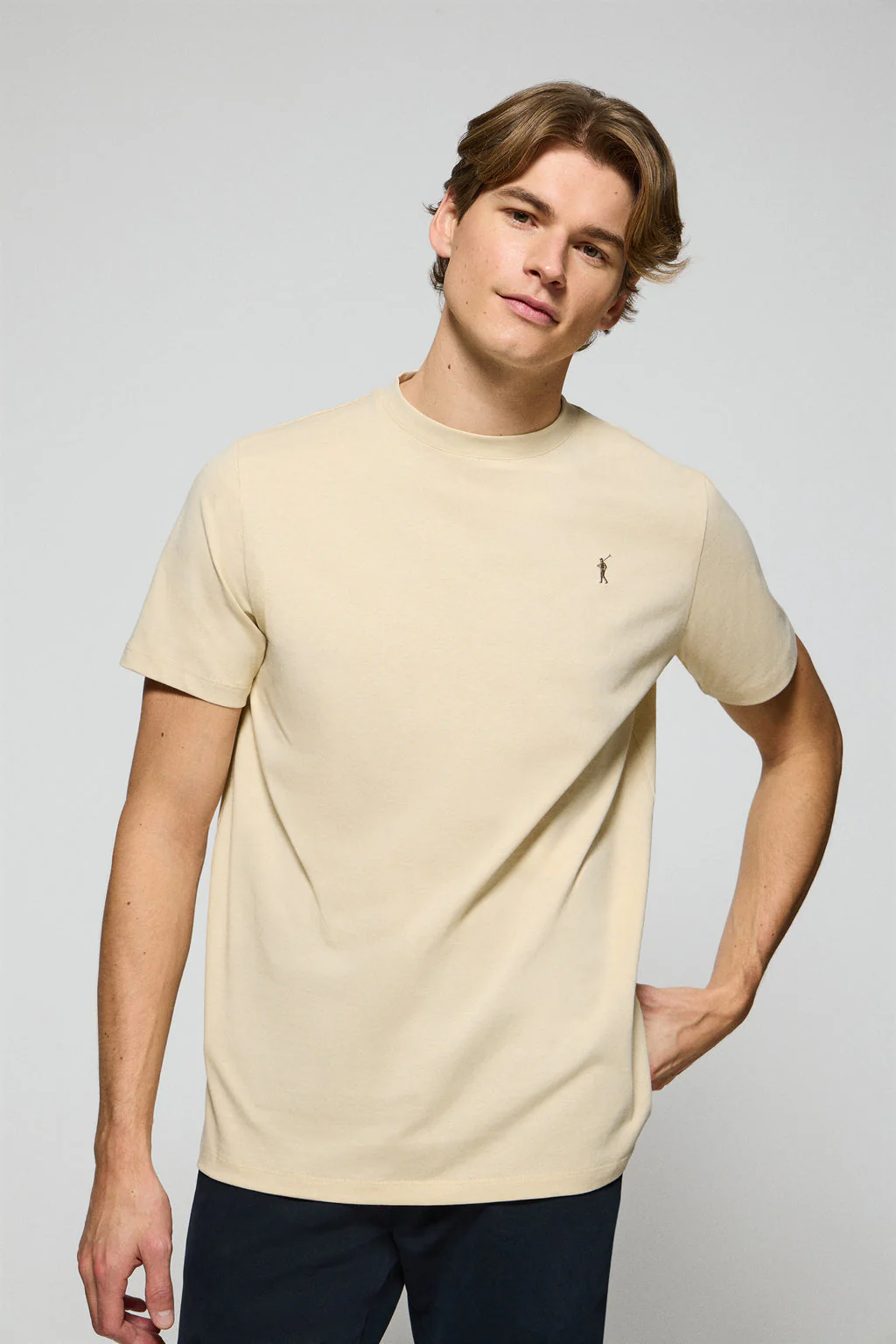 Camiseta beige con cuello redondo y logo bordado Rigby Go