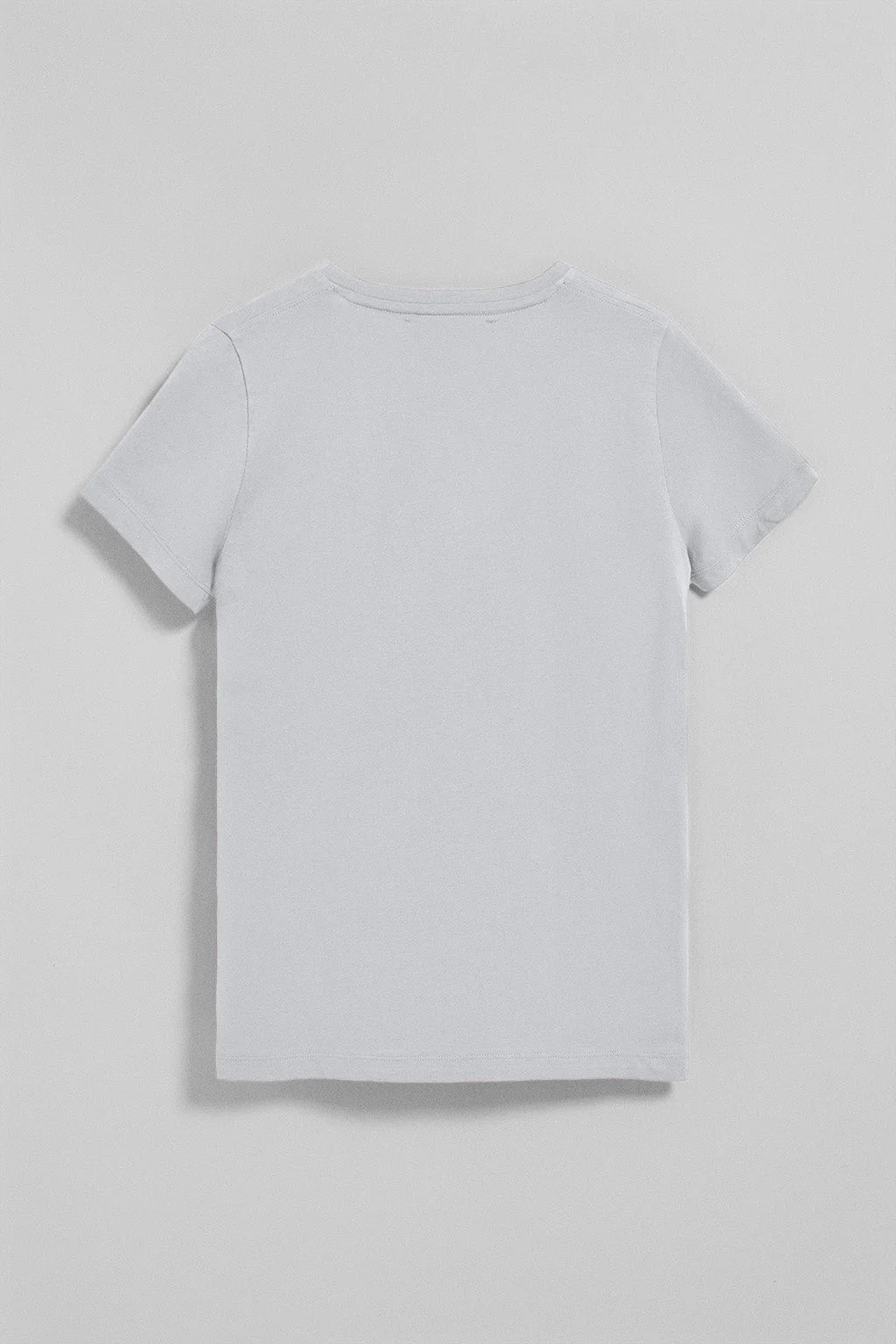 Camiseta blanca de cuello de pico y manga corta con bordado Rigby Go - Image 7