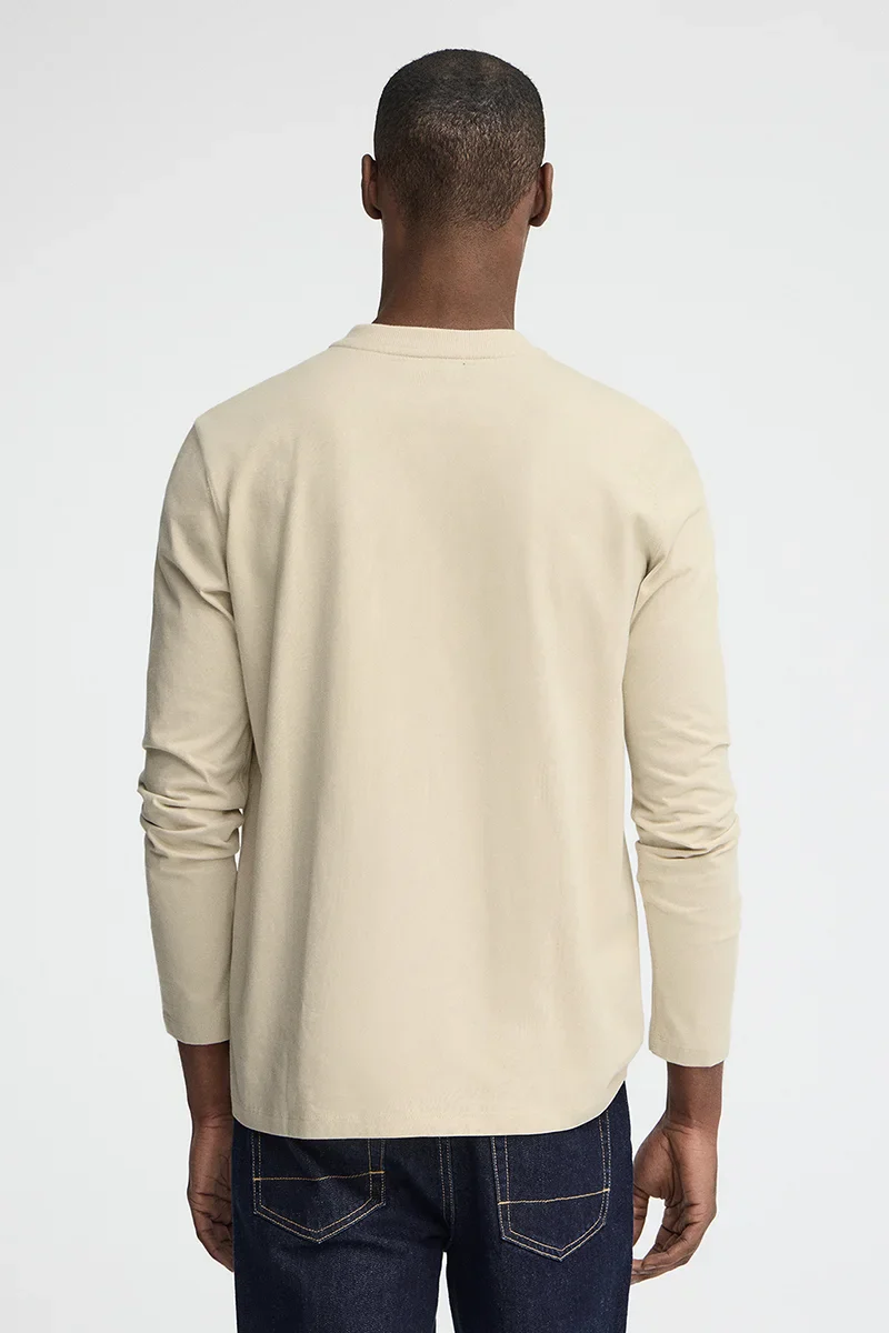 Camiseta beige de cuello panadero con bordado Rigby Go - Image 5