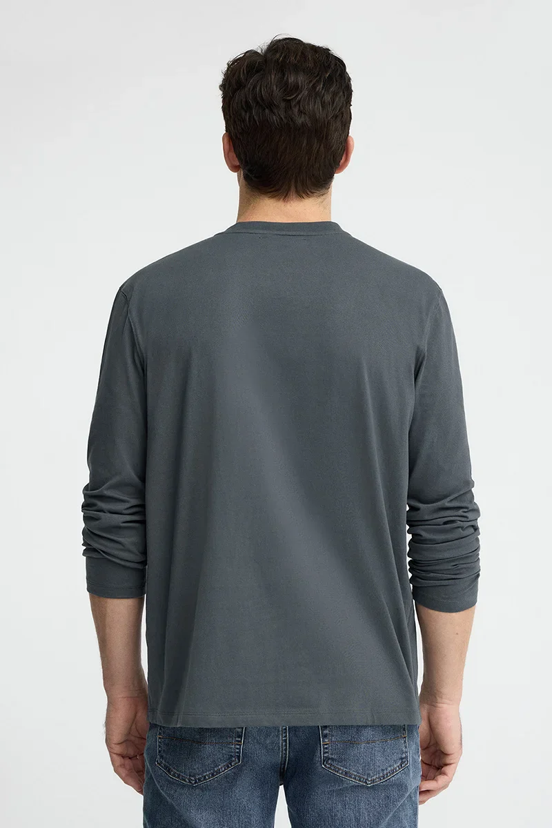 Camiseta gris piedra de cuello panadero con bordado Rigby Go - Image 5