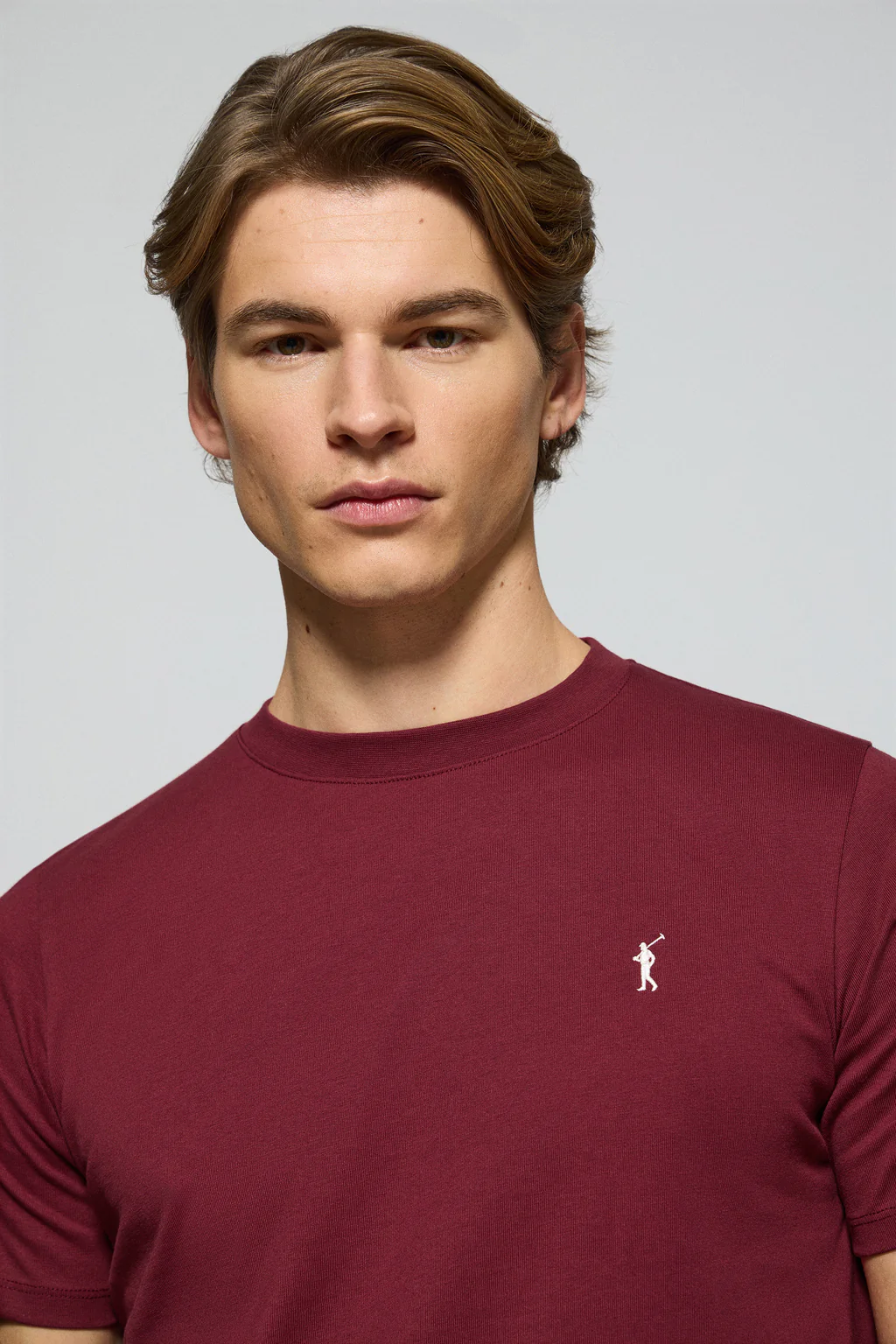 Camiseta granate con cuello redondo y logo bordado Rigby Go - Image 2