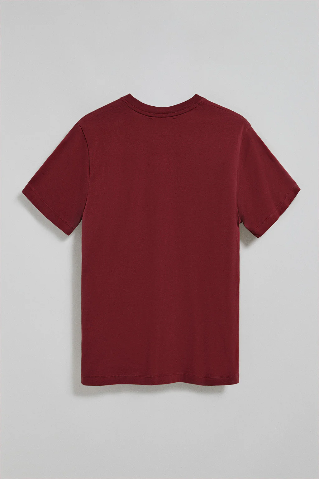 Camiseta granate con cuello de pico y logo bordado Rigby Go - Image 3