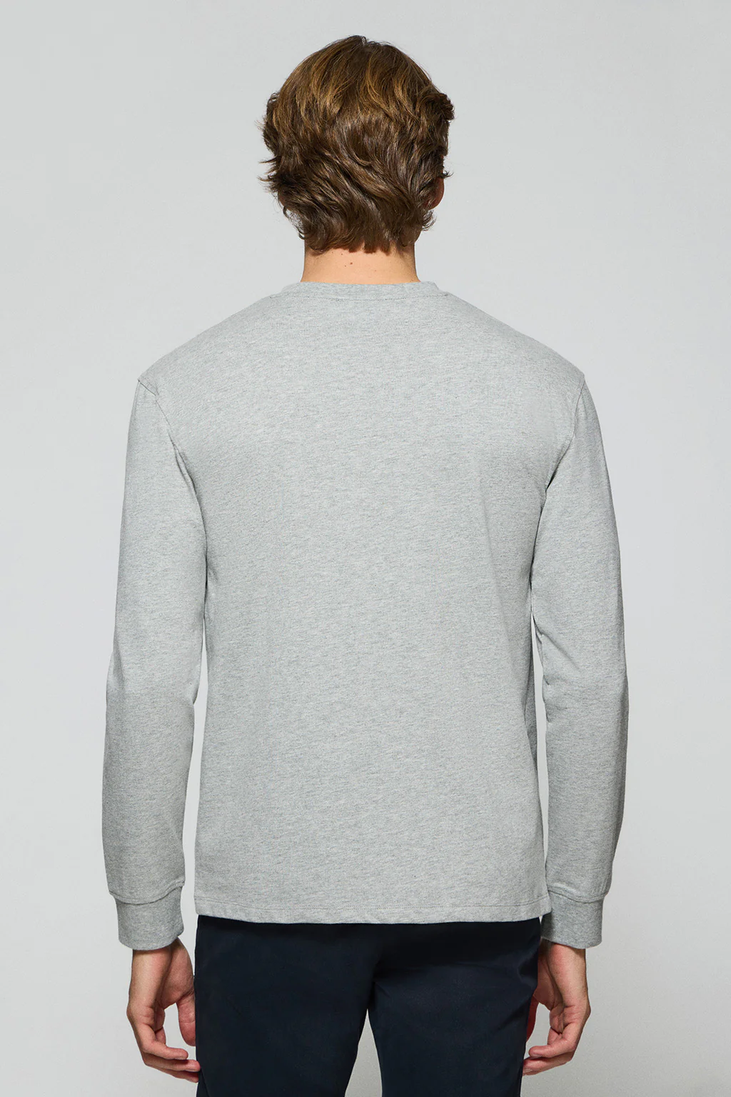 Camiseta de manga larga gris vigoré con logo bordado Rigby Go - Image 2